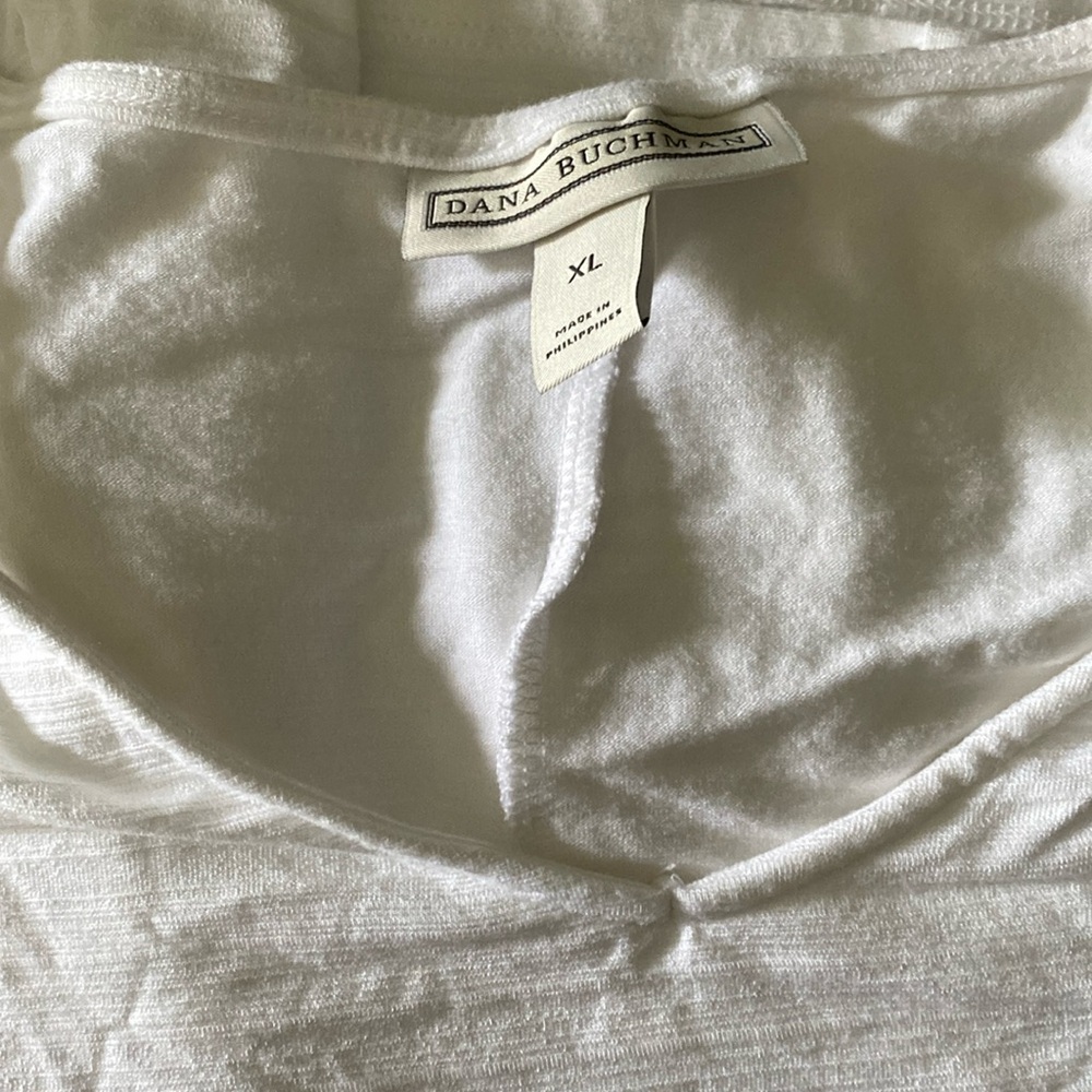 Dana Buchman white cotton tunic with pockets. XL. Great condition